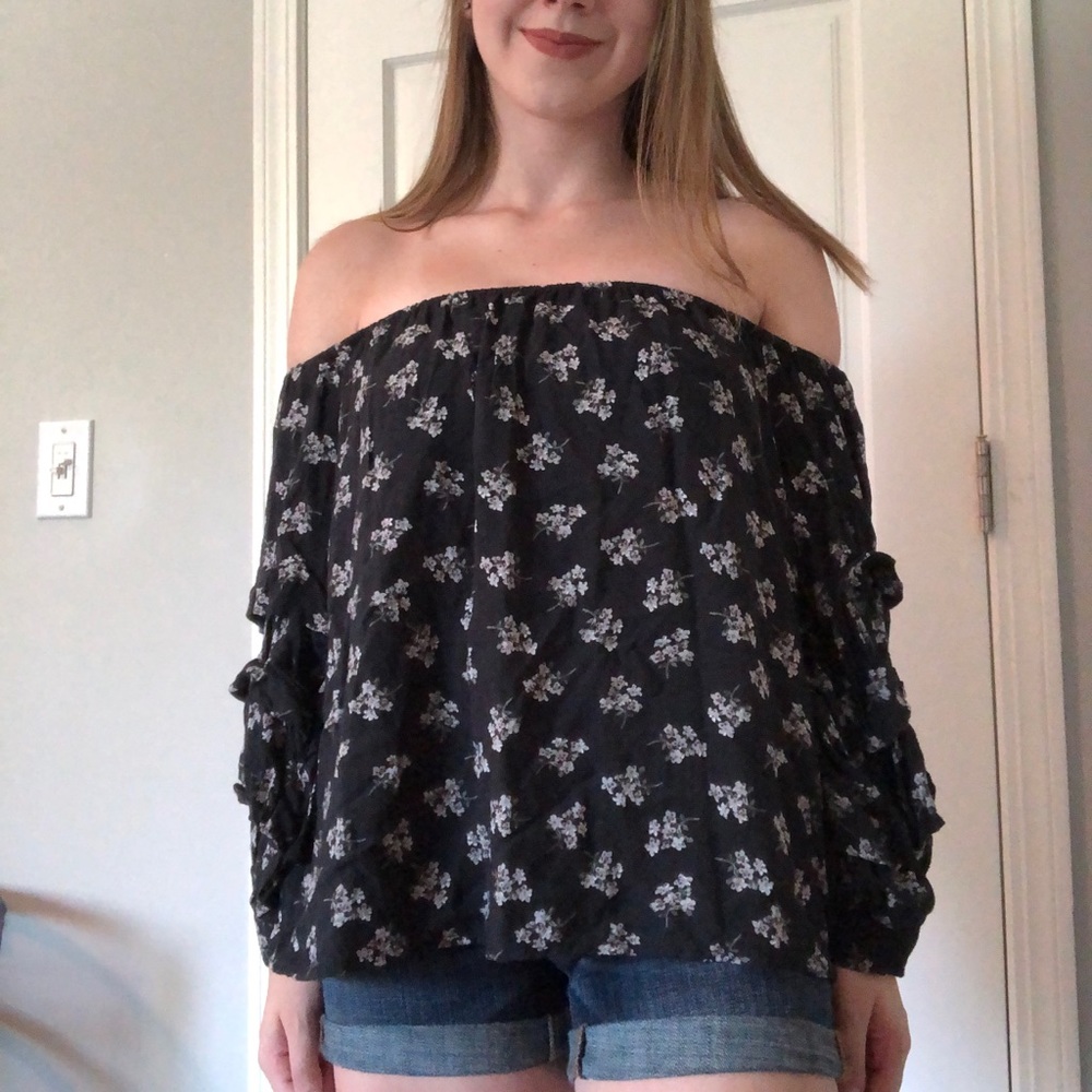AE Ruffle Sleeve Off the Shoulder Top - Picture 5 of 6